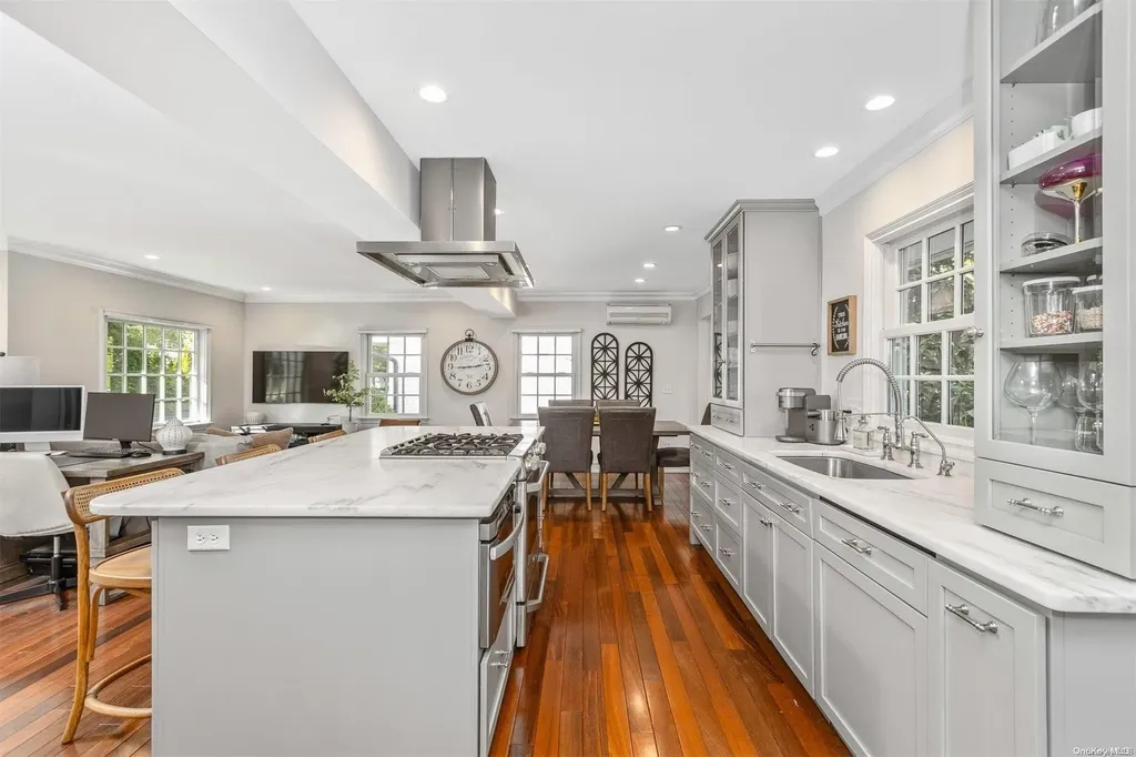 335 4th Avenue Saint James NY 11780