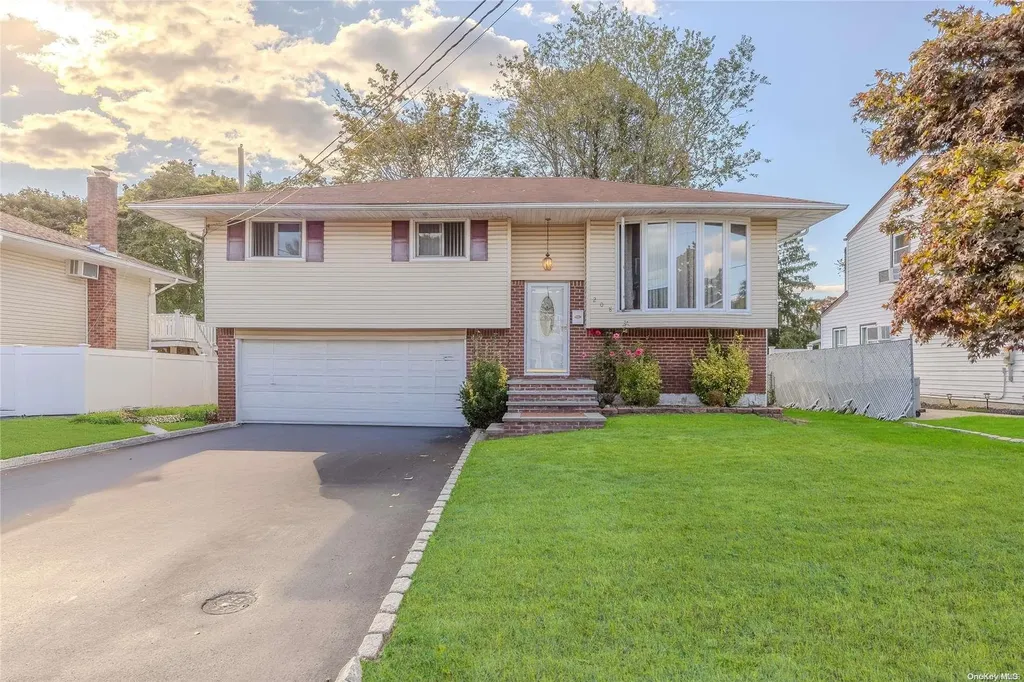 208 Irving Avenue Babylon NY 11729