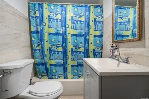 381 28th Street Copiague NY 11726