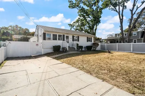381 28th Street Copiague NY 11726