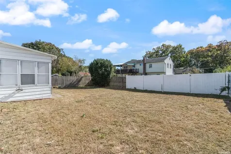 381 28th Street Copiague NY 11726