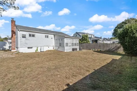 381 28th Street Copiague NY 11726