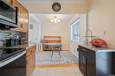 381 28th Street Copiague NY 11726