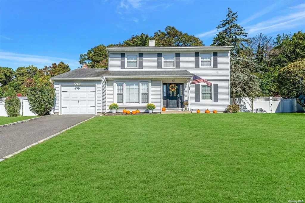 122 Thunder Road Holbrook NY 11741