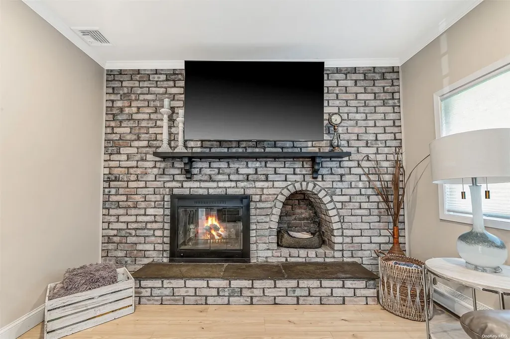 122 Thunder Road Holbrook NY 11741