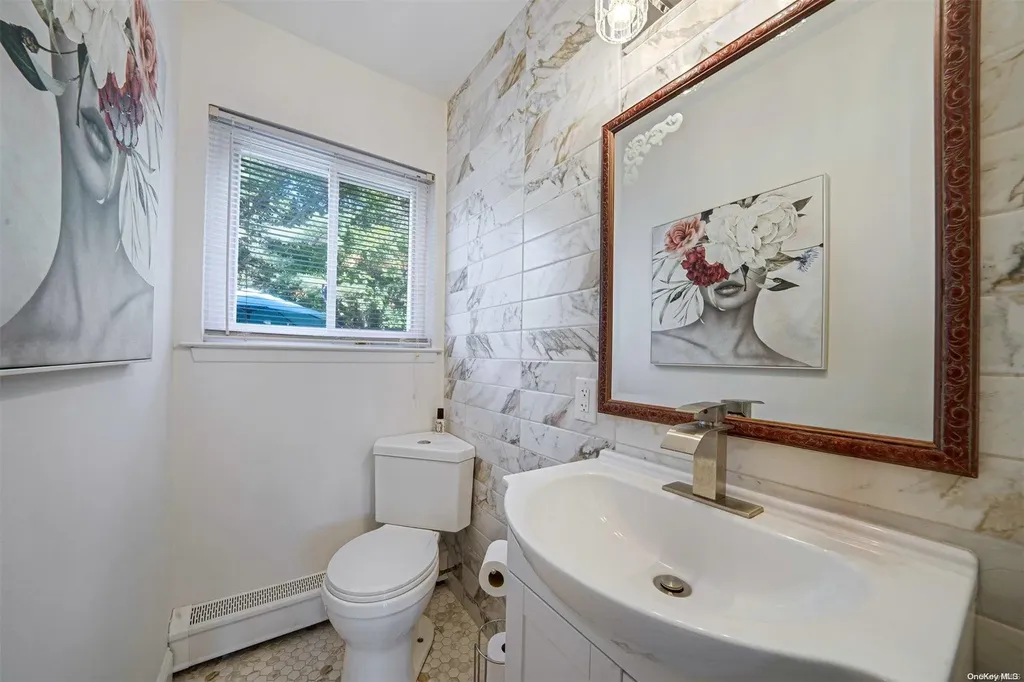 122 Thunder Road Holbrook NY 11741