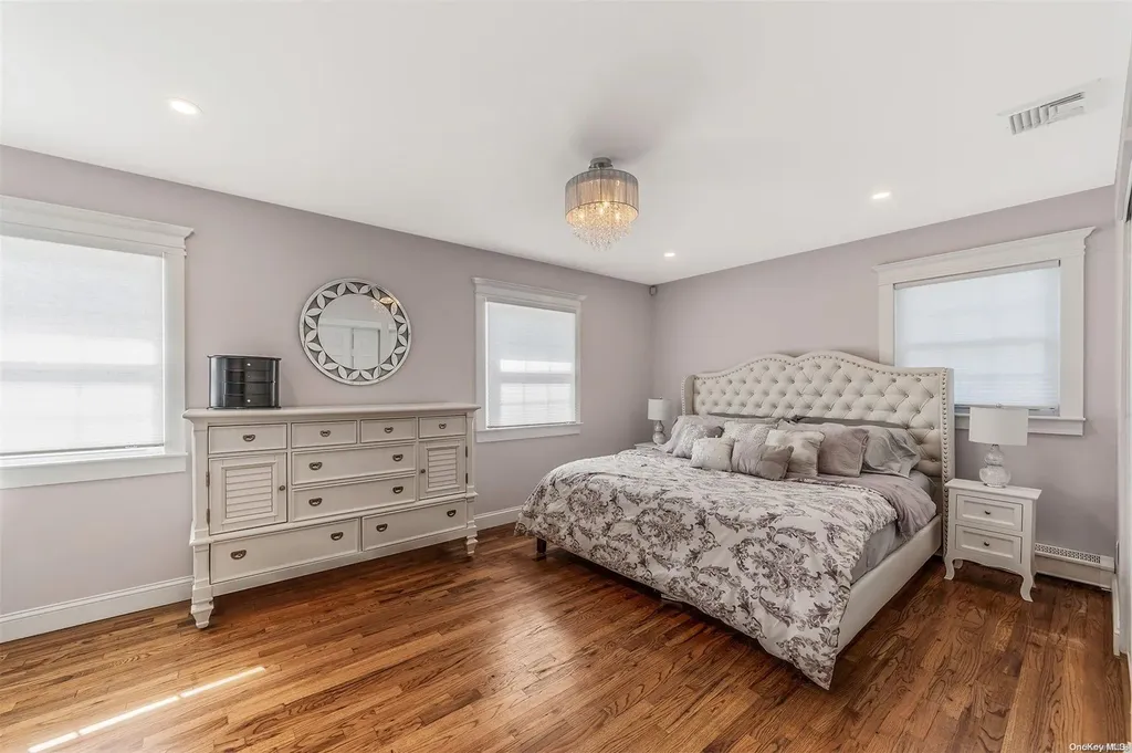 122 Thunder Road Holbrook NY 11741