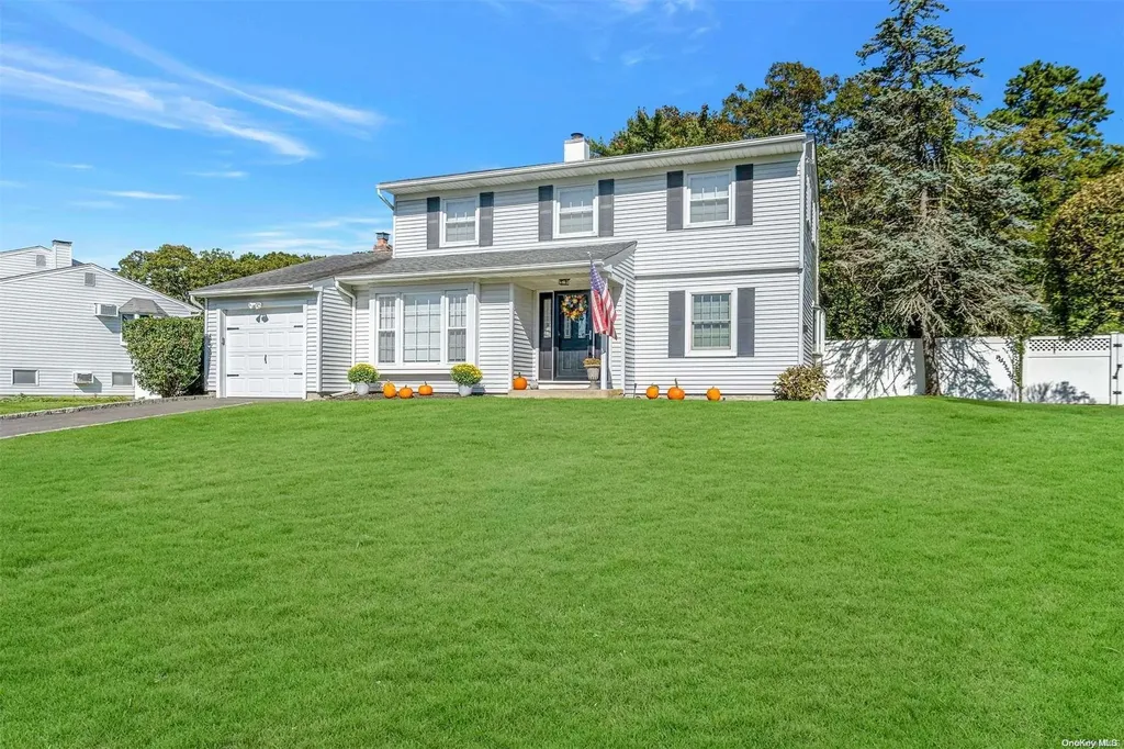 122 Thunder Road Holbrook NY 11741