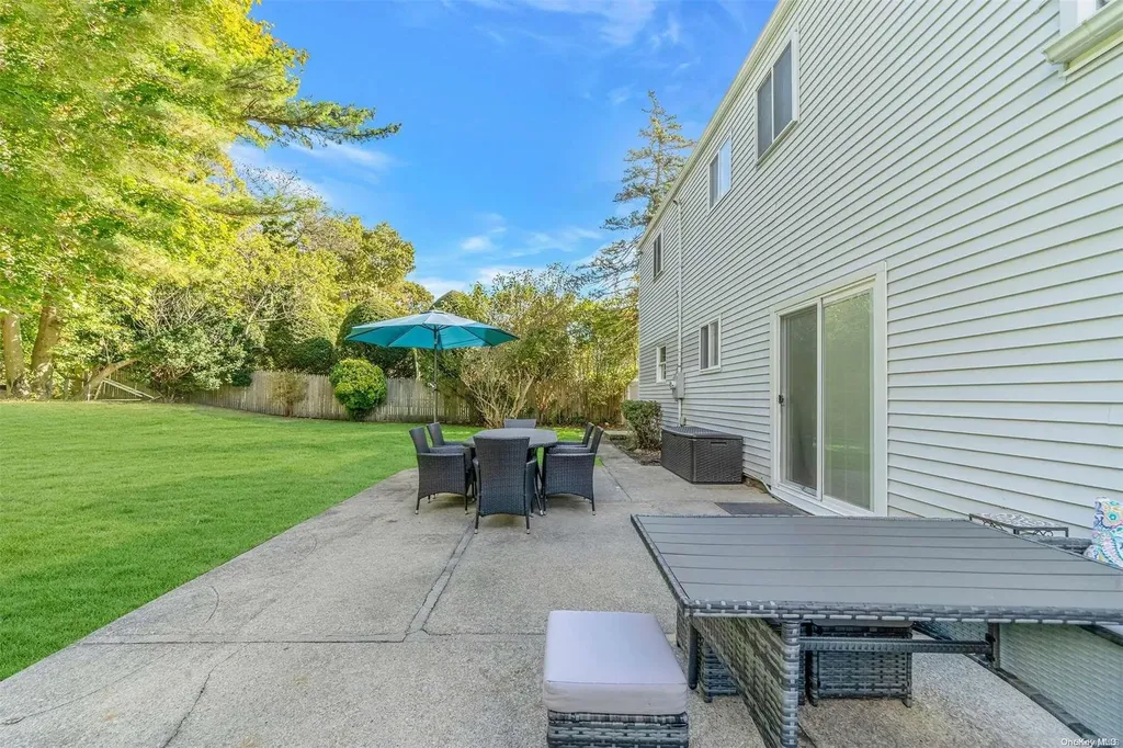 122 Thunder Road Holbrook NY 11741