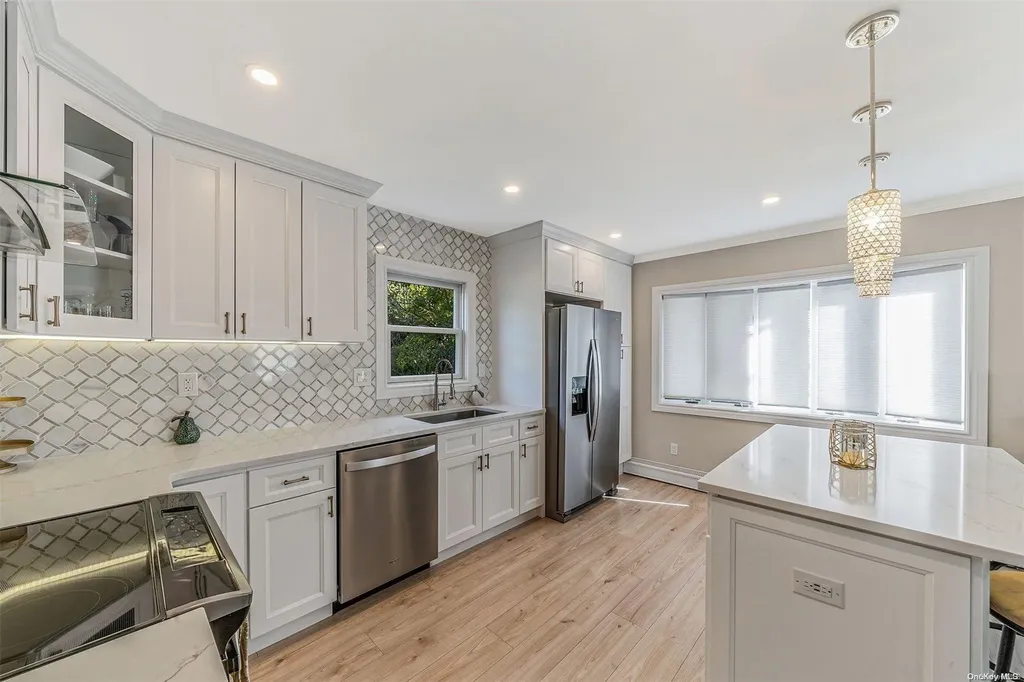 122 Thunder Road Holbrook NY 11741