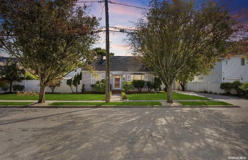 2859 Weeks Avenue Oceanside NY 11572