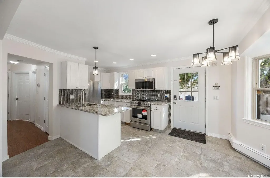 2859 Weeks Avenue Oceanside NY 11572
