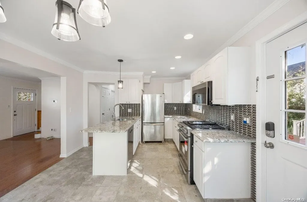 2859 Weeks Avenue Oceanside NY 11572