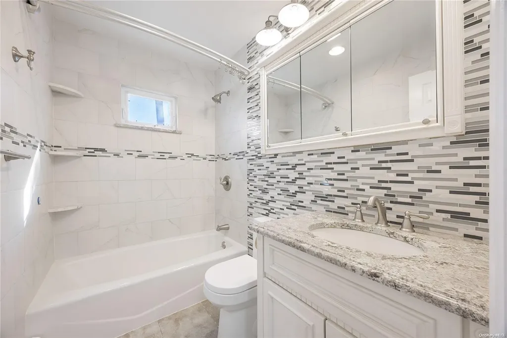 2859 Weeks Avenue Oceanside NY 11572