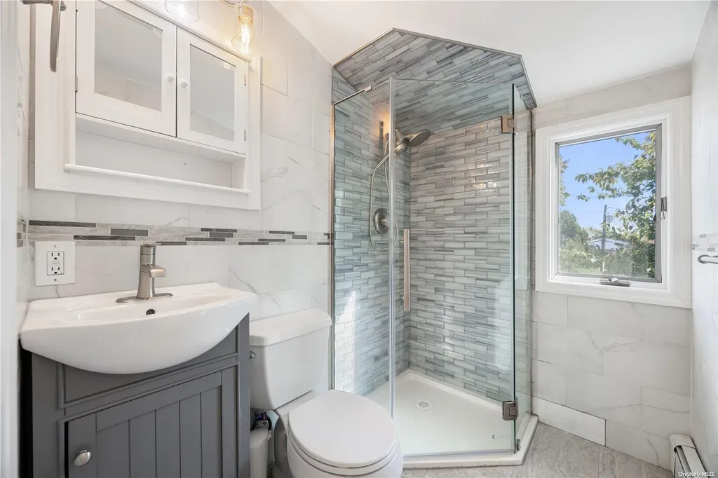 2859 Weeks Avenue Oceanside NY 11572