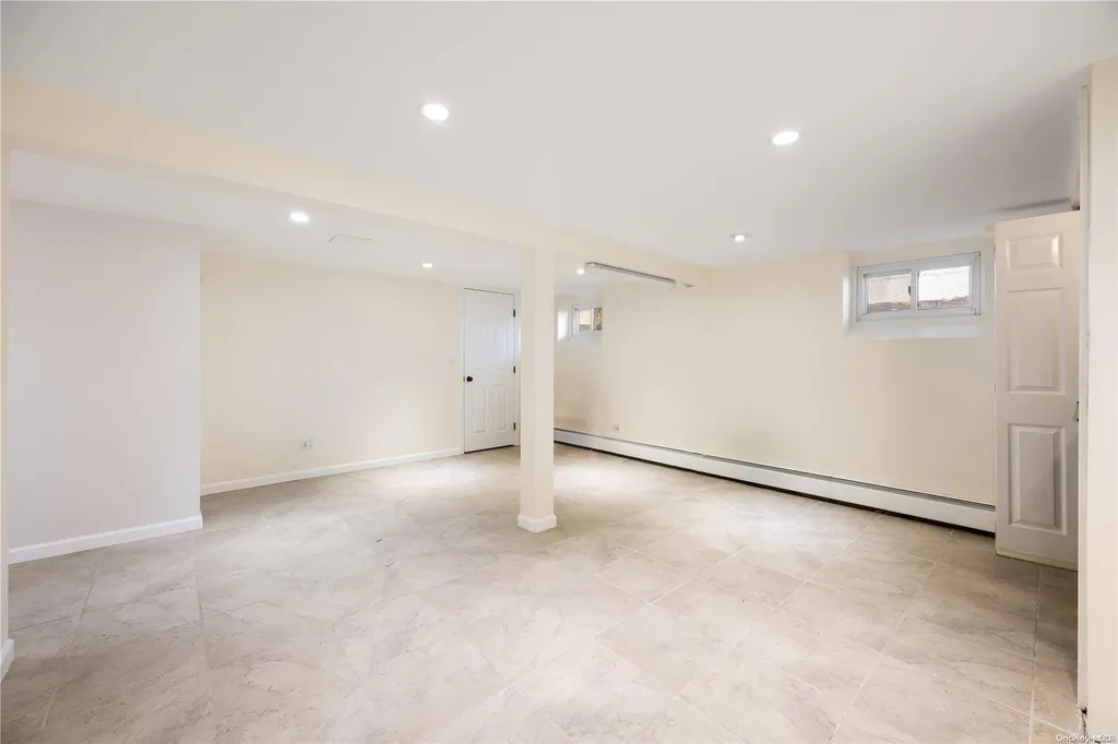 2859 Weeks Avenue Oceanside NY 11572