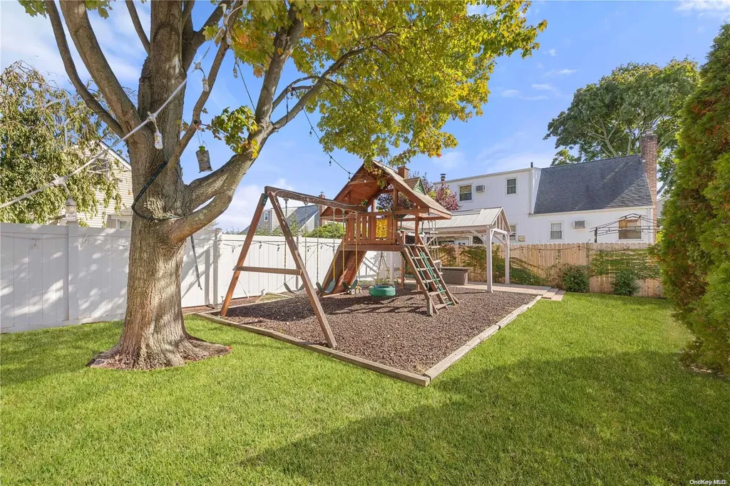 2859 Weeks Avenue Oceanside NY 11572