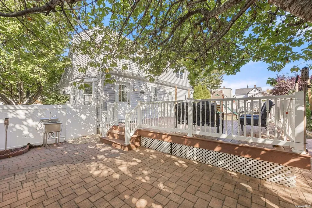 2859 Weeks Avenue Oceanside NY 11572