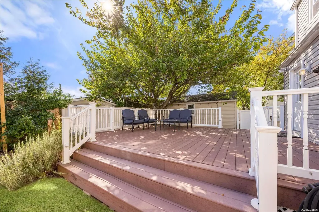 2859 Weeks Avenue Oceanside NY 11572