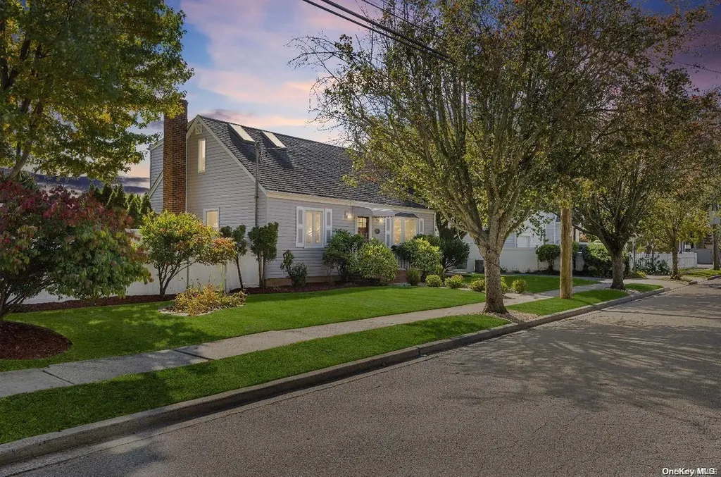2859 Weeks Avenue Oceanside NY 11572