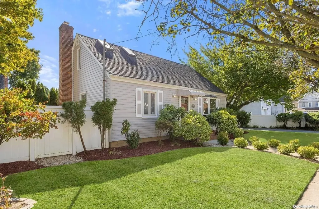 2859 Weeks Avenue Oceanside NY 11572
