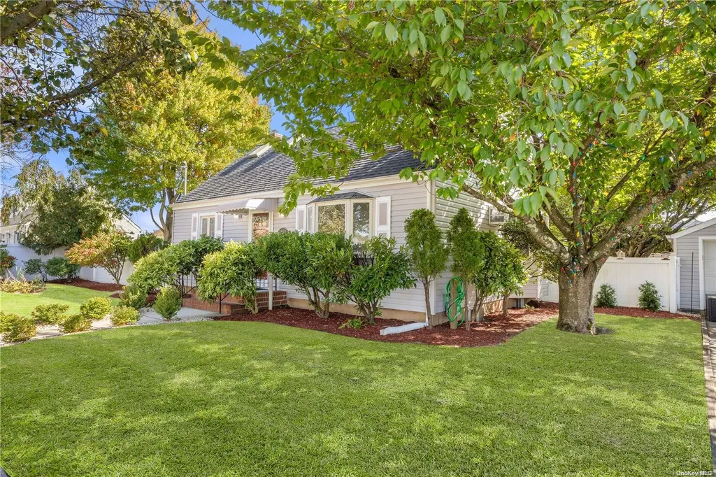 2859 Weeks Avenue Oceanside NY 11572