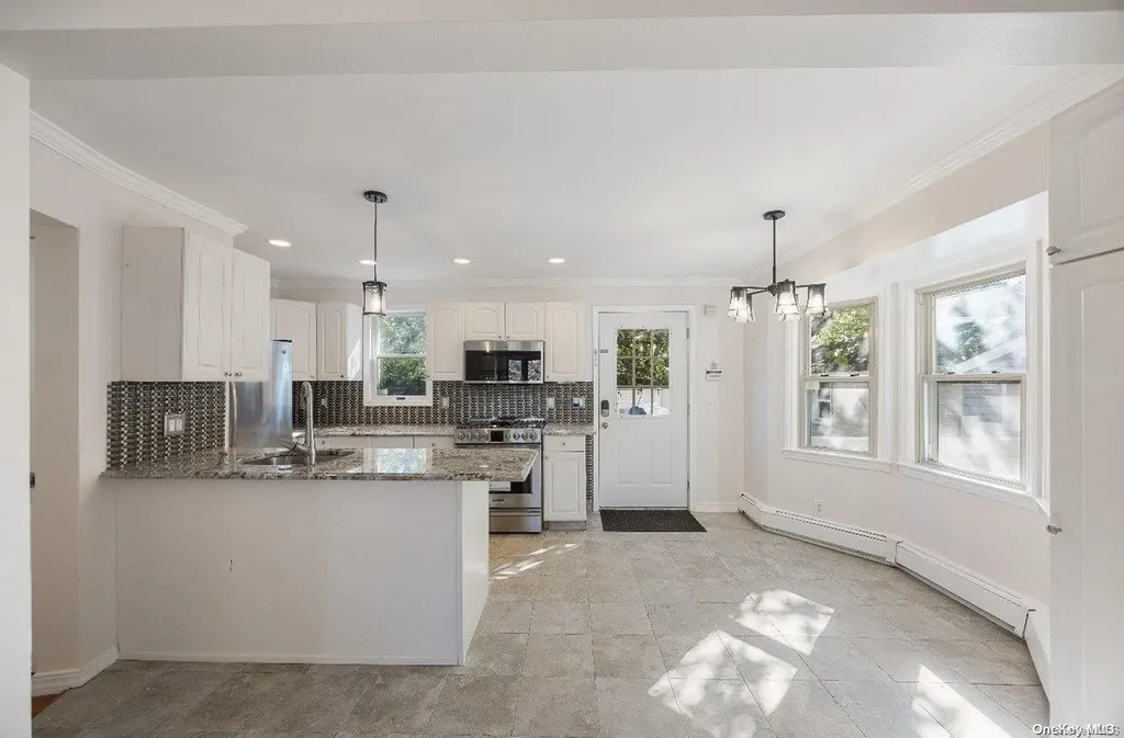 2859 Weeks Avenue Oceanside NY 11572