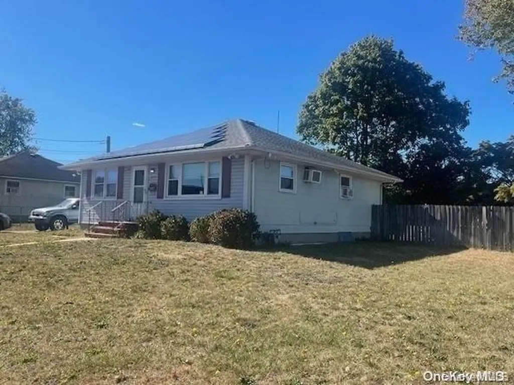 211 Albany Avenue Lindenhurst NY 11757