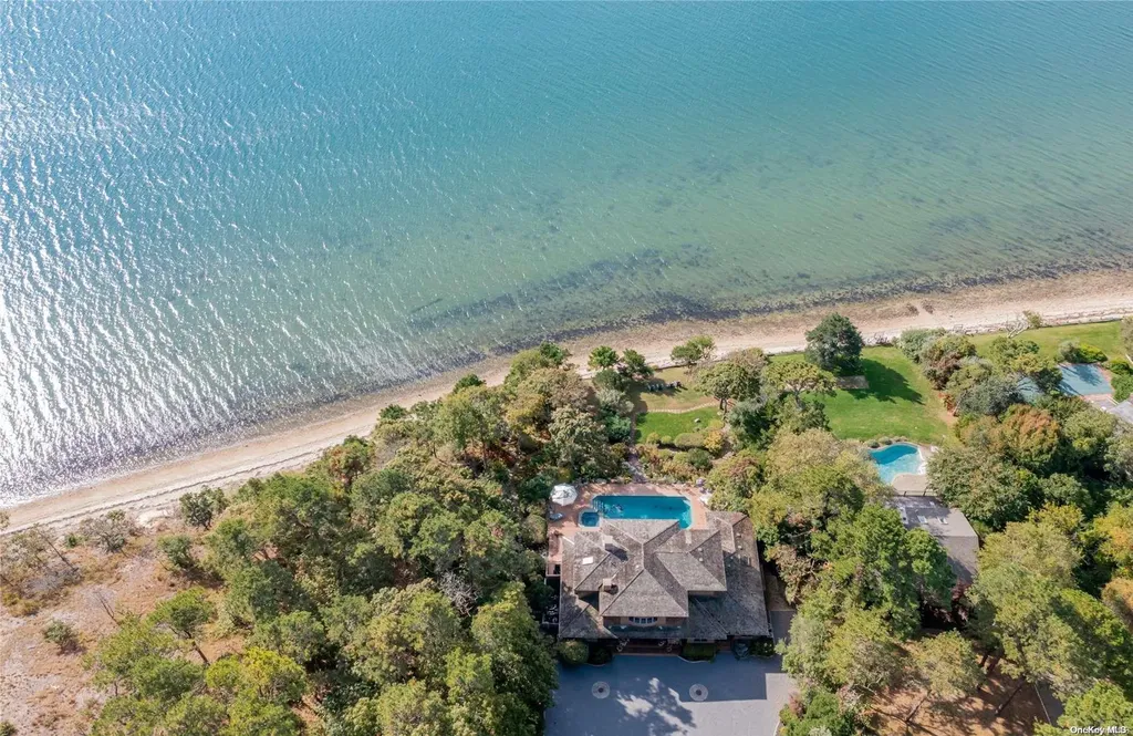 8 Peconic Road Southampton NY 11968