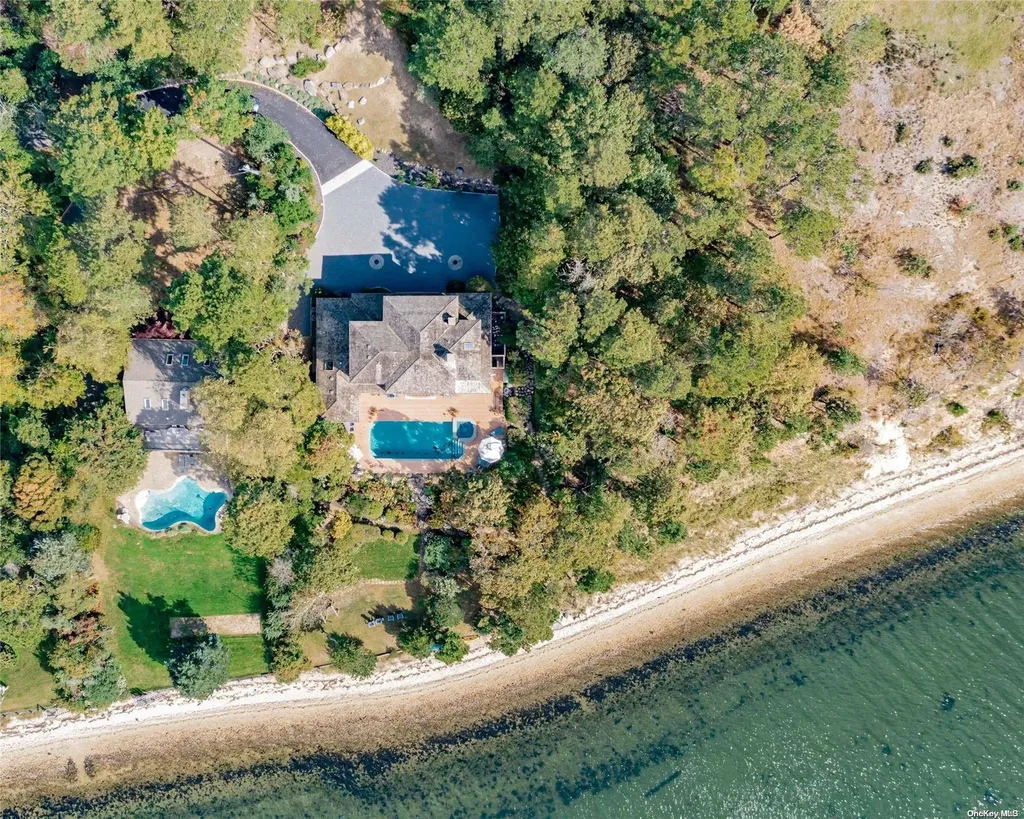 8 Peconic Road Southampton NY 11968