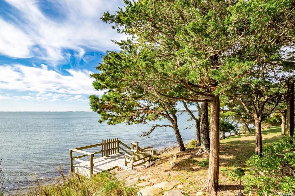 8 Peconic Road Southampton NY 11968
