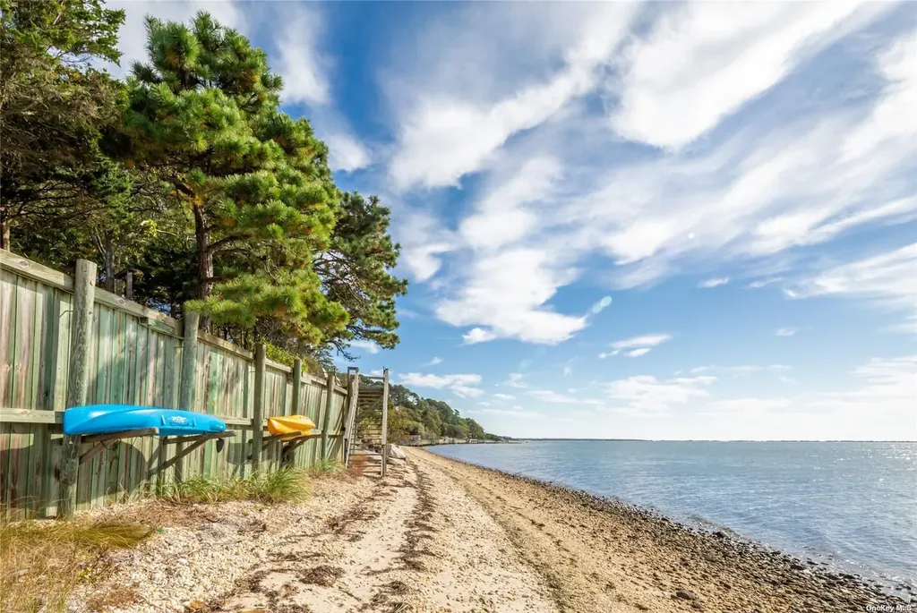 8 Peconic Road Southampton NY 11968