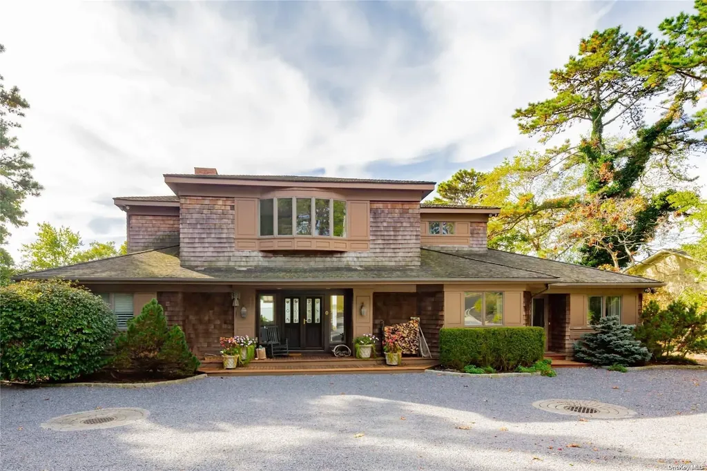 8 Peconic Road Southampton NY 11968