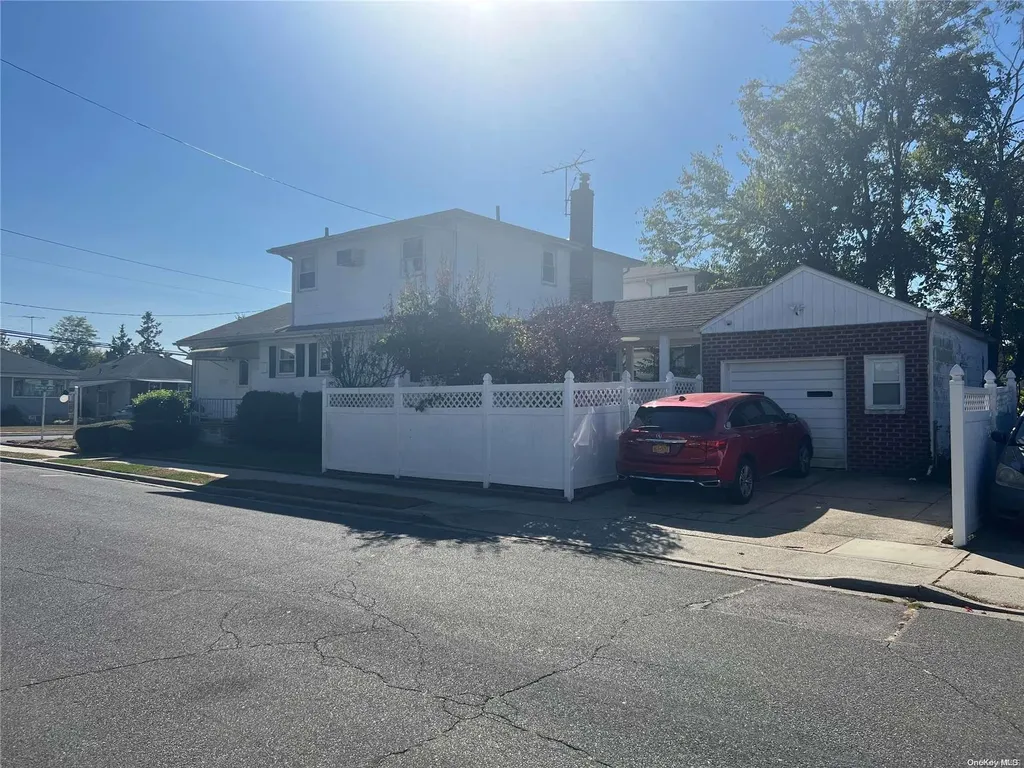 48 Bayview Avenue Valley Stream NY 11581