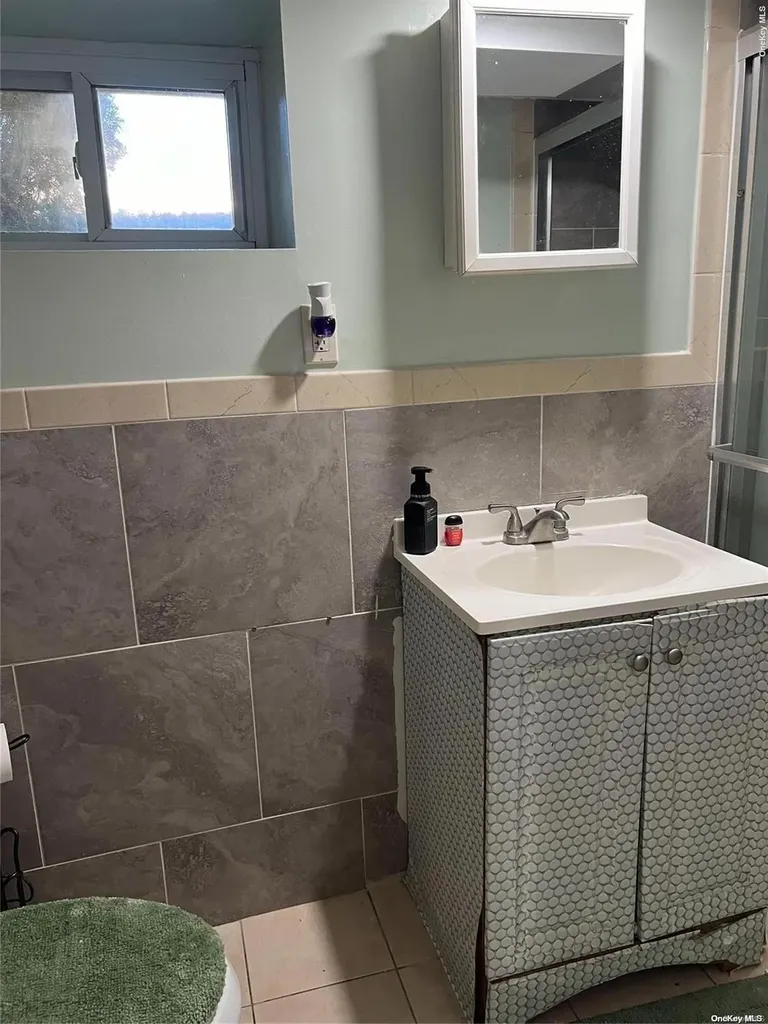 48 Bayview Avenue Valley Stream NY 11581