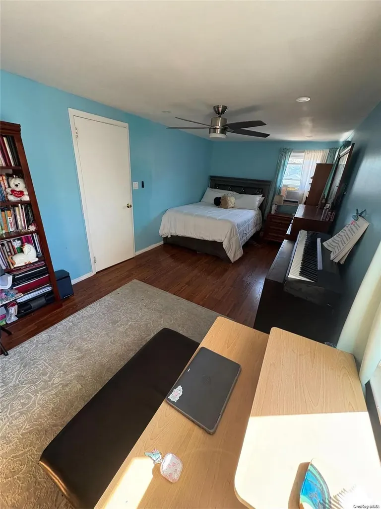 48 Bayview Avenue Valley Stream NY 11581