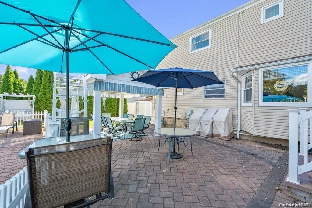 52 Steven Place Smithtown NY 11787
