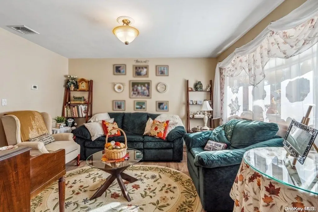 52 Steven Place Smithtown NY 11787