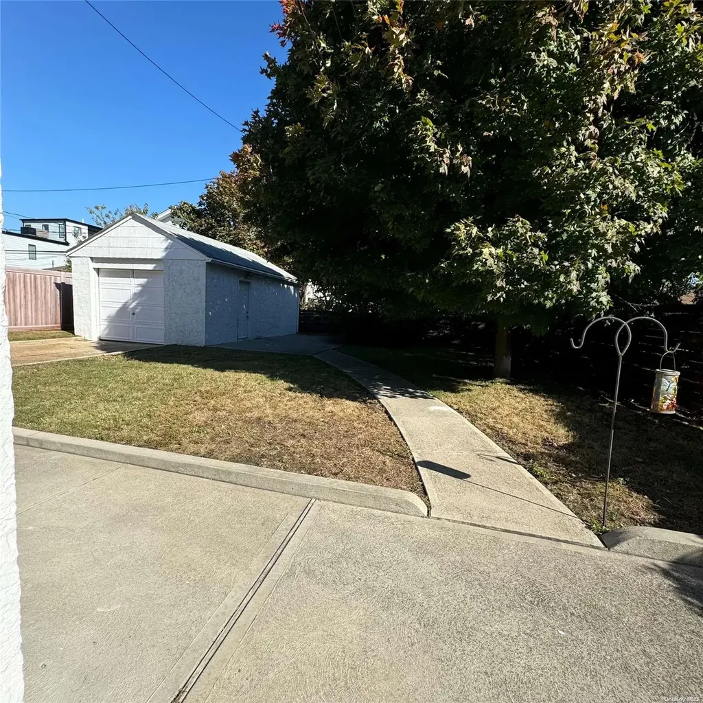 91 Ostend Road Island Park NY 11558