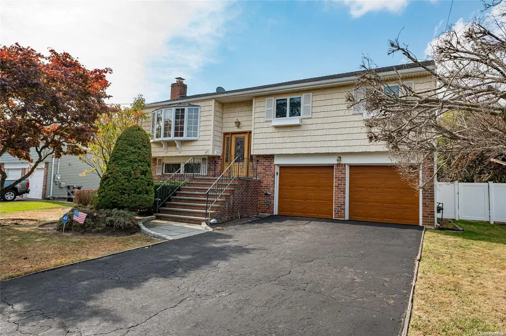 48 Boulevard Avenue West Islip NY 11795