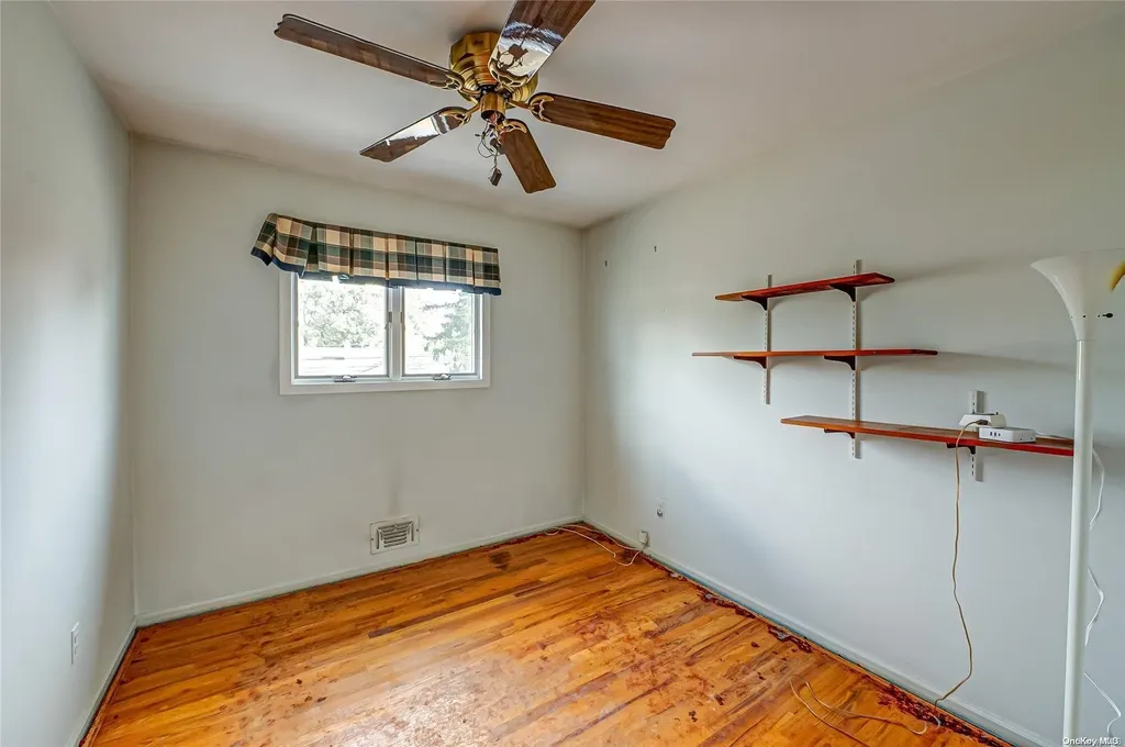 48 Boulevard Avenue West Islip NY 11795