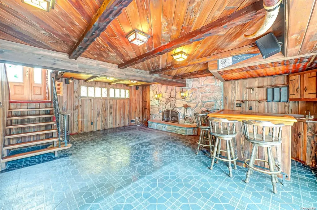 48 Boulevard Avenue West Islip NY 11795