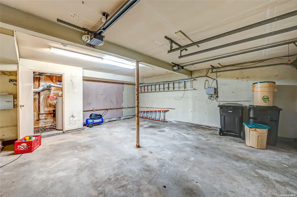 48 Boulevard Avenue West Islip NY 11795