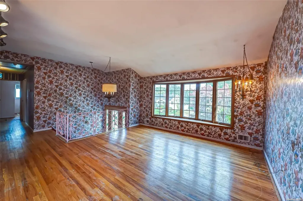 48 Boulevard Avenue West Islip NY 11795