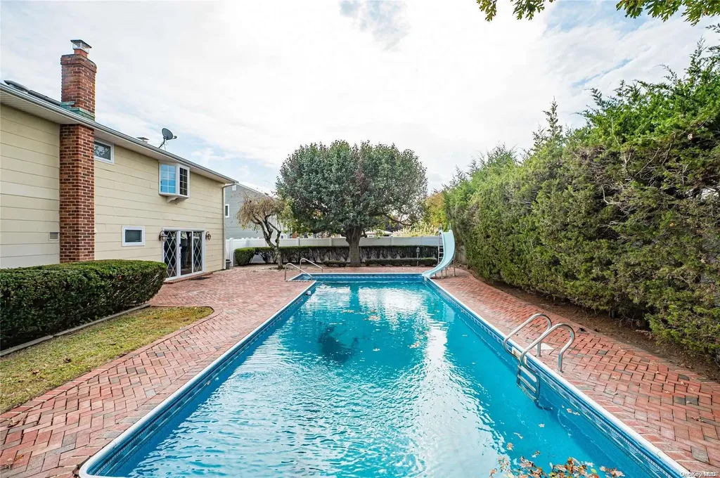 48 Boulevard Avenue West Islip NY 11795