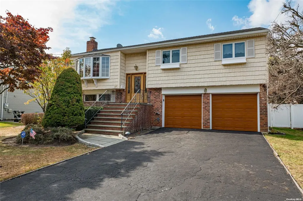 48 Boulevard Avenue West Islip NY 11795
