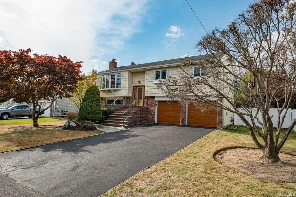 48 Boulevard Avenue West Islip NY 11795