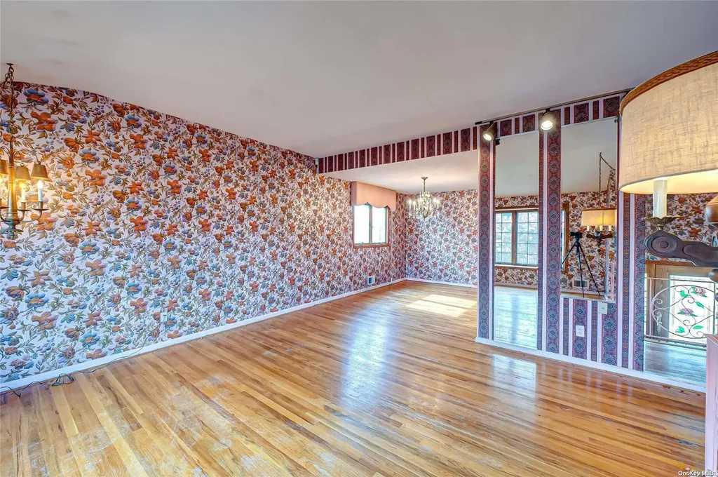 48 Boulevard Avenue West Islip NY 11795
