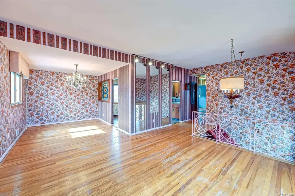 48 Boulevard Avenue West Islip NY 11795