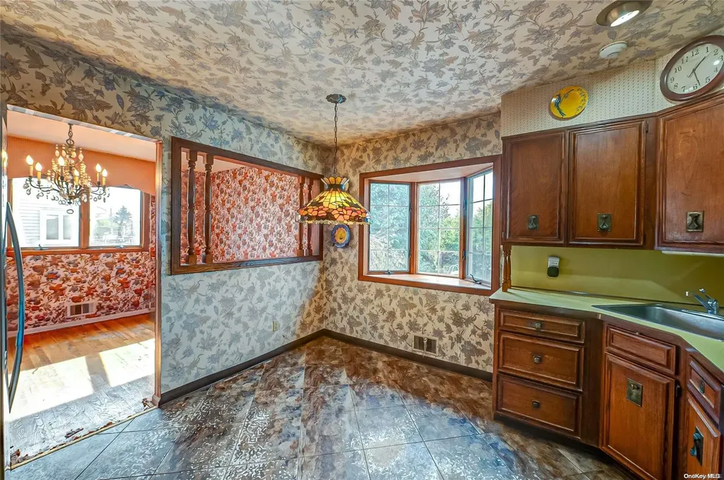 48 Boulevard Avenue West Islip NY 11795